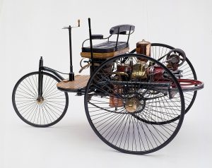 A car from 1886 with a single wheel in front and two in back. 